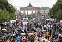 89 uczestników imprezy techno w Berlinie wymagało pomocy medycznej. Kilka osób w stanie krytycznym