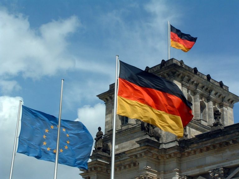 Rząd federalny Niemiec krytykuje sądy za obalanie pojedyńczych obostrzeń