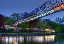 Nadrenia Północna-Westfalia: ojciec wrzucił do kanału ciało swojej trzyletniej córki