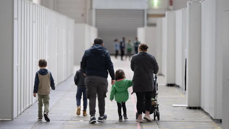 Niemcy: Samorządy apelują o więcej wsparcia – sama decyzja o wstrzymaniu łączenia rodzin to za mało
