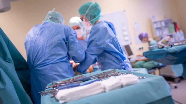 Błąd medyczny w klinice we Frankfurcie – rodzina otrzyma 720 000 euro odszkodowania