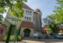 Sömmerda (Turyngia) – wycofano szkolny zakaz odsłaniania brzucha