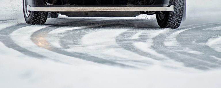 Niemcy sparaliżowane przez ekstremalne oblodzenie. Gołoledź zagraża komunikacji, szkoły zamknięte