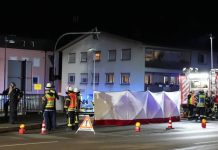 Samochód przemytniczy wjechał w tłum ludzi na miejskim festynie w Vilshofen