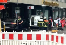 Samochód wjechał w Sparkasse w Hamburgu! Co najmniej 4 osoby zostały ranne