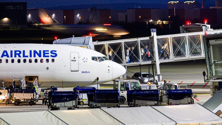 31 Afgańczyków z rządową zgodą na wjazd ląduje w Hanowerze — mimo wstrzymania programu przyjęć