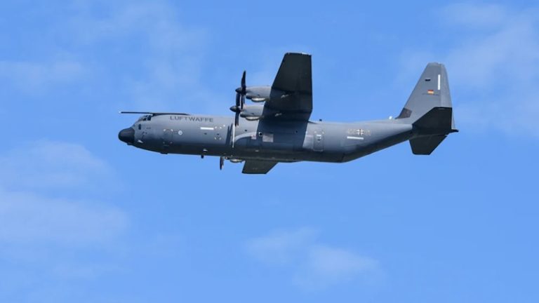 Niemcy: transportowy C-130 ostrzelany pirotechniką w rejonie Celle — śledztwo w toku