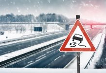 Atak zimy w niektórych regionach Niemiec: opady śniegu przyczyną chaosu komunikacyjnego i wypadków na drogach