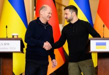 Olaf Scholz podczas swojej wizyty w Kijowie obiecuje Ukrainie kolejne miliony pomocy