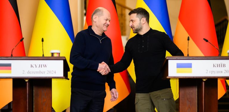 Olaf Scholz podczas swojej wizyty w Kijowie obiecuje Ukrainie kolejne miliony pomocy