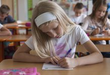 Od 2 listopada w Nadrenii Północnej-Westfalii nie będzie już obowiązku noszenia maseczek podczas lekcji