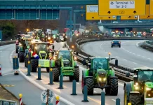 Setki traktorów we Frankfurcie: Rolnicy zablokowali na kilka godzin dojazd do największego niemieckiego lotniska!