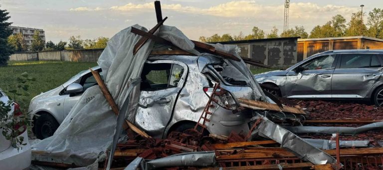 Burze w Niemczech: Straż pożarna zgłasza tornado nad Gröditz niedaleko Riesa