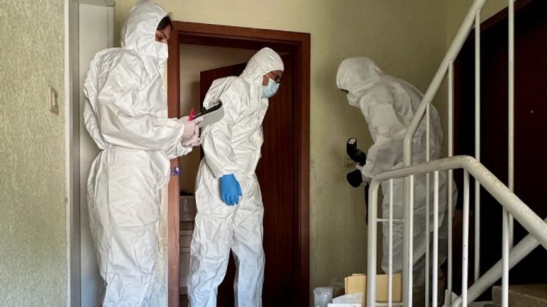 Tajemnicze zabójstwo w Niemczech: Ojciec podżegał syna do morderstwa – ofiara zmarła od ponad 30 ran