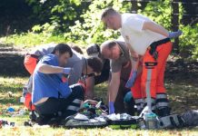 Essen: 17-letni Kosowianin dźgnął nożem nauczycielkę w szkole — policja postrzeliła sprawcę, prokuratura wystawiła nakaz aresztowania