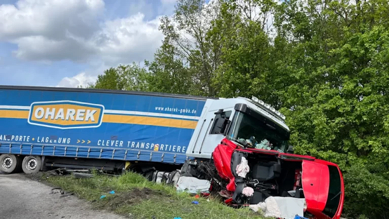 Śmiertelny wypadek na autostradzie A6 w Niemczech: Ciężarówka przebiła środkową barierkę – dwie osoby nie żyją!