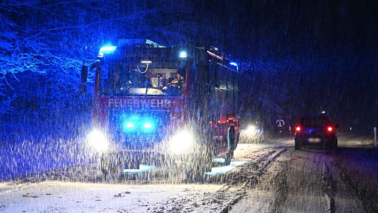 Obfite opady śniegu powodują wypadki w południowych Niemczech