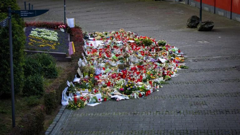Niemcy: Rozpoczyna się proces w sprawie ataku nożownika w Solingen, w którym zginęły trzy osoby