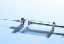 Niemcy: Mężczyzna próbował zabić żonę zastrzykiem z trucizną. Kobieta przechodząca w pobliżu uratowała jej życie