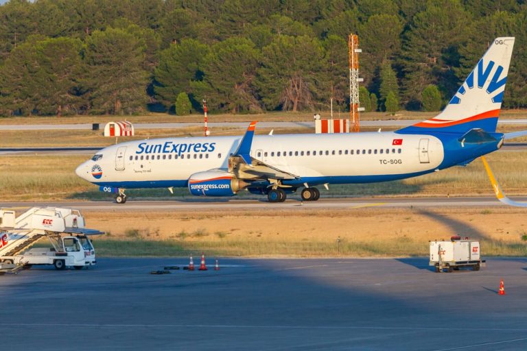 Mieszkaniec Hamburga musiał opuścić samolot podczas międzylądowania za złamanie zakazu palenia na pokładzie