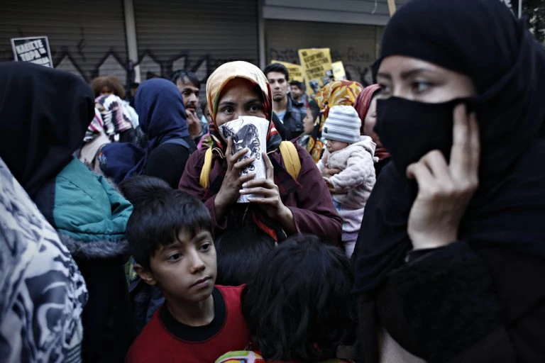 Niemcy: Coraz więcej brutalnych przestępstw wśród Syryjczyków. Minister Reul ostrzega: „Zawsze gotowi, nóż zawsze przy sobie”