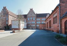 Niemcy: Atak na nauczycielkę w szkole – uczniowie znieważyli ją na tle narodowościowym