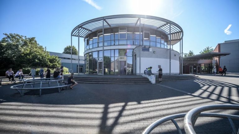 Zamknięcie szkół w Duisburgu po groźbach „czystek” – tysiące uczniów zostało w domach