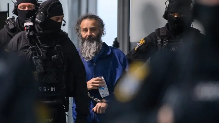 Niemcy: Taleb A. wyprowadzony z sali sądowej w Magdeburgu — proces po ataku na jarmark bożonarodzeniowy przybiera dramatyczny obrót