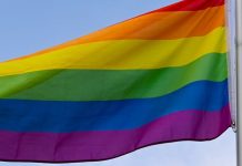 Spór o flagi w Kościele Ewangelickim. Tęcza tak, flaga Niemiec nie?