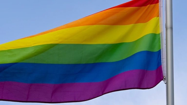 Spór o flagi w Kościele Ewangelickim. Tęcza tak, flaga Niemiec nie?