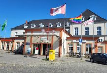 Nie można już wywieszać tęczowej flagi na dworcu kolejowym w Neubrandenburgu