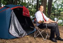 Ten polityk SPD zasiada w Bundestagu i śpi w namiocie