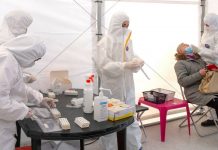 Naloty na centra testowe koronawirusa w Berlinie – policja przeszukała 150 punktów