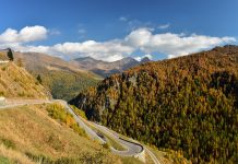 8 spektakularnych alpejskich przełęczy idealnych na rowerowe wycieczki