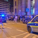 Tłumy przed dworcem we Frankfurcie