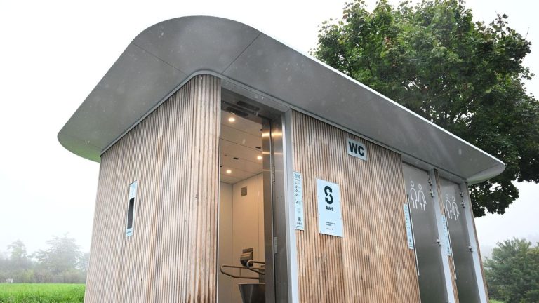 „Luksusowa” toaleta w Stuttgarcie wywołuje kontrowersje – koszt 600 000 euro