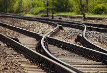 Hamburg: Specyficzny trend – „trainsurferzy” ryzykują życie, aby pochwalić się w Internecie