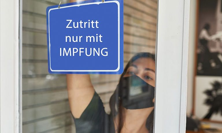 Zasada „2G” wprowadzona w Hamburgu niezgodna z konstytucją?