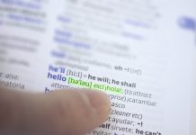 Tłumaczenie przysięgłe – kiedy jest potrzebne i kto może je wykonać?