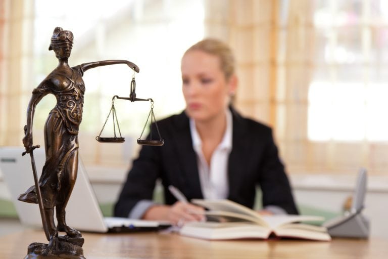 Czy ubezpieczenie ochrony prawnej w Niemczech obejmuje koszty związane z rozwodem?