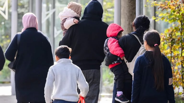 Niemcy: miasta wydają miliony na noclegi dla uchodźców — prawie 12 tys. osób zakwaterowanych w hotelach