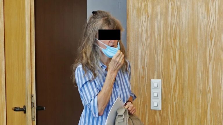 Niemka ma zapłacić 600 euro grzywny za okazanie rzekomo nieprawidłowego zwolnienia lekarskiego z obowiązku noszenia maski