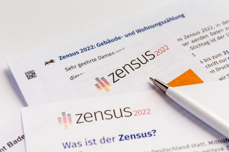 Spis powszechny 2022 w Niemczech: oto jak rozpoznać czy mamy do czynienia z prawdziwym rachmistrzem