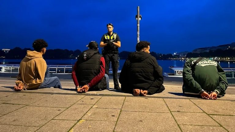 Hamburg: Walka na noże pomiędzy Syryjczykami, Afgańczykami i Irańczykami. Policja zatrzymała 17 osób