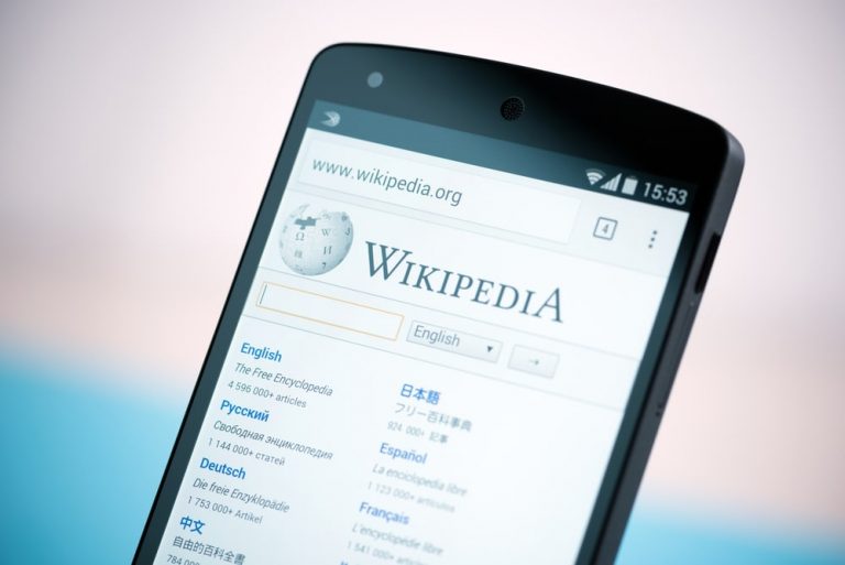 Absurdalna debata w Niemczech: Wikipedia jest rasistowska, bo jest tworzona przez „zbyt wielu białych mężczyzn”
