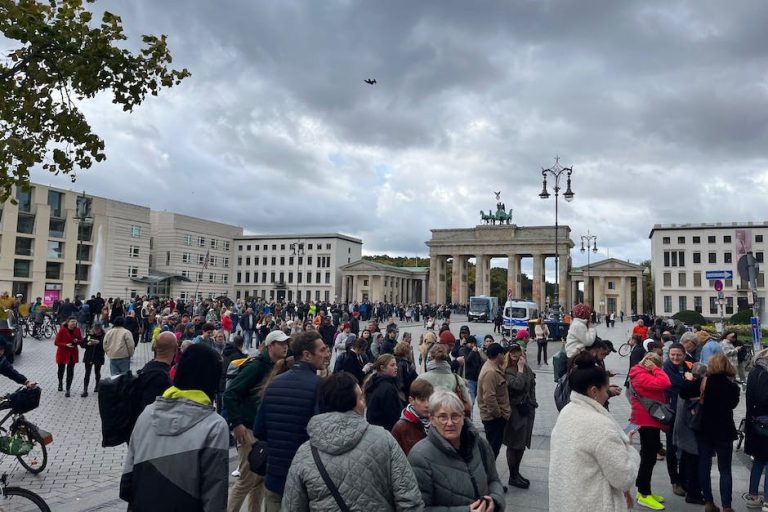 Wybory w Polsce: Długie kolejki przed Instytutem Pileckiego w Berlinie