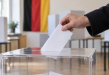 AfD walczy dziś o zwycięstwo w Meklemburgii-Pomorzu Przednim, a CDU o wejście do landtagu! Symboliczna fotografia przedstawiająca oddawanie głosu w wyborach w Niemczech
