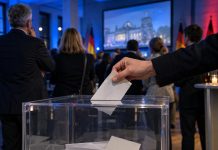 Pierwsza prognoza: AfD wygrywa wybory w Meklemburgii-Pomorzu Przednim! CDU ma tylko 5,5 proc. Symboliczna ilustracja głosowania w niemieckich wyborach