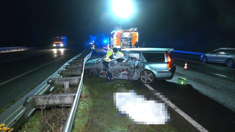 Poważny wypadek na A3 w okolicach Wesel: Kierowca jadący pod prąd zabija człowieka