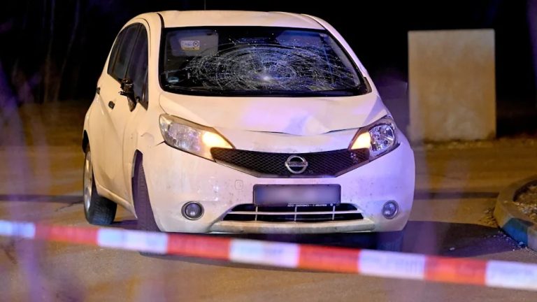 Bawaria: Kierowca wjechał samochodem w grupę ludzi. Życie jednej osoby jest zagrożone